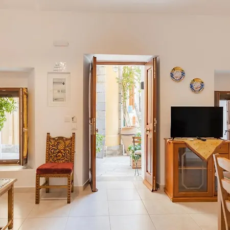 Kantirimi House - A1 Apartment