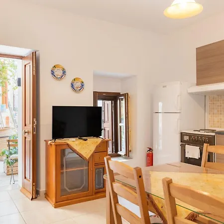 Kantirimi House - A1 Apartment *